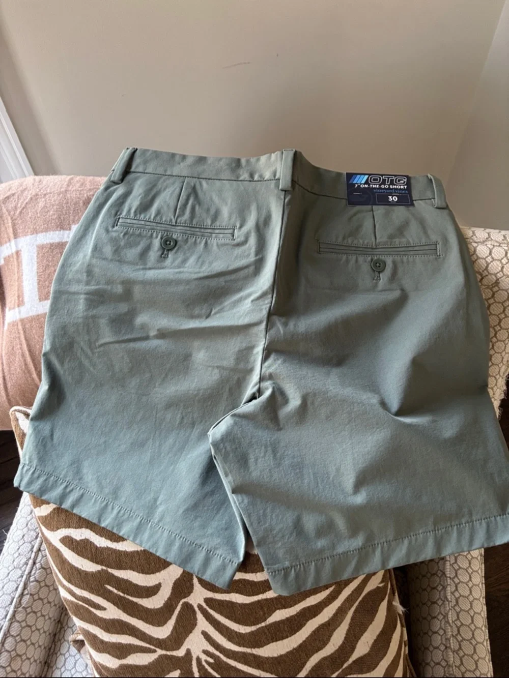 Vineyard Vines On The Go Men’s Surplus Green Flat Front Shorts - Picture 4 of 5